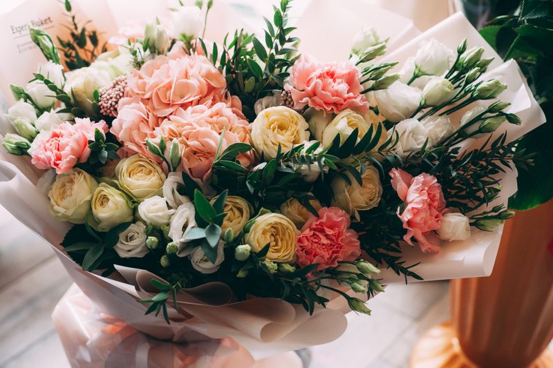 Bouquet condoléances Interflora tons doux